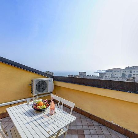 Sunset Apartment Home & Terrace Сирмионе Экстерьер фото