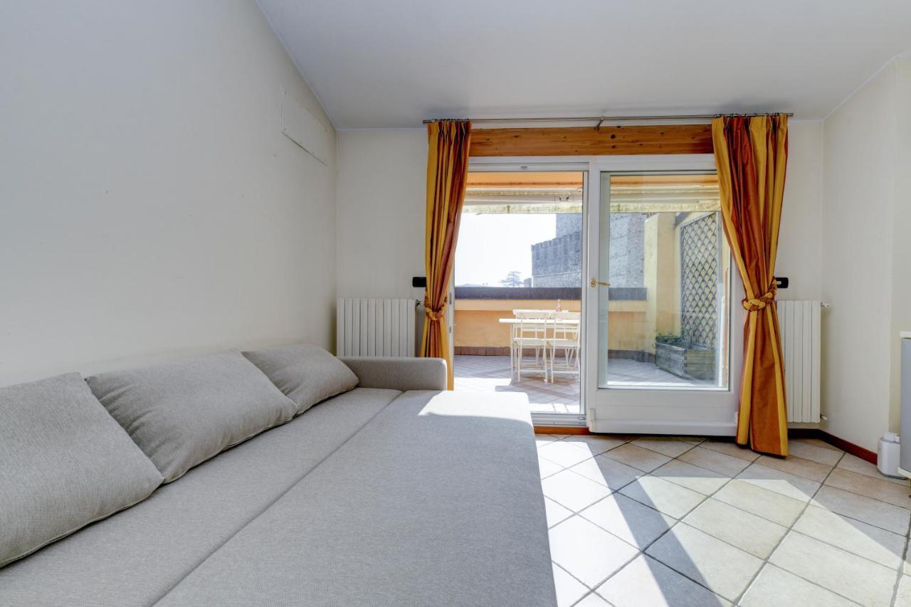 Sunset Apartment Home & Terrace Сирмионе Экстерьер фото