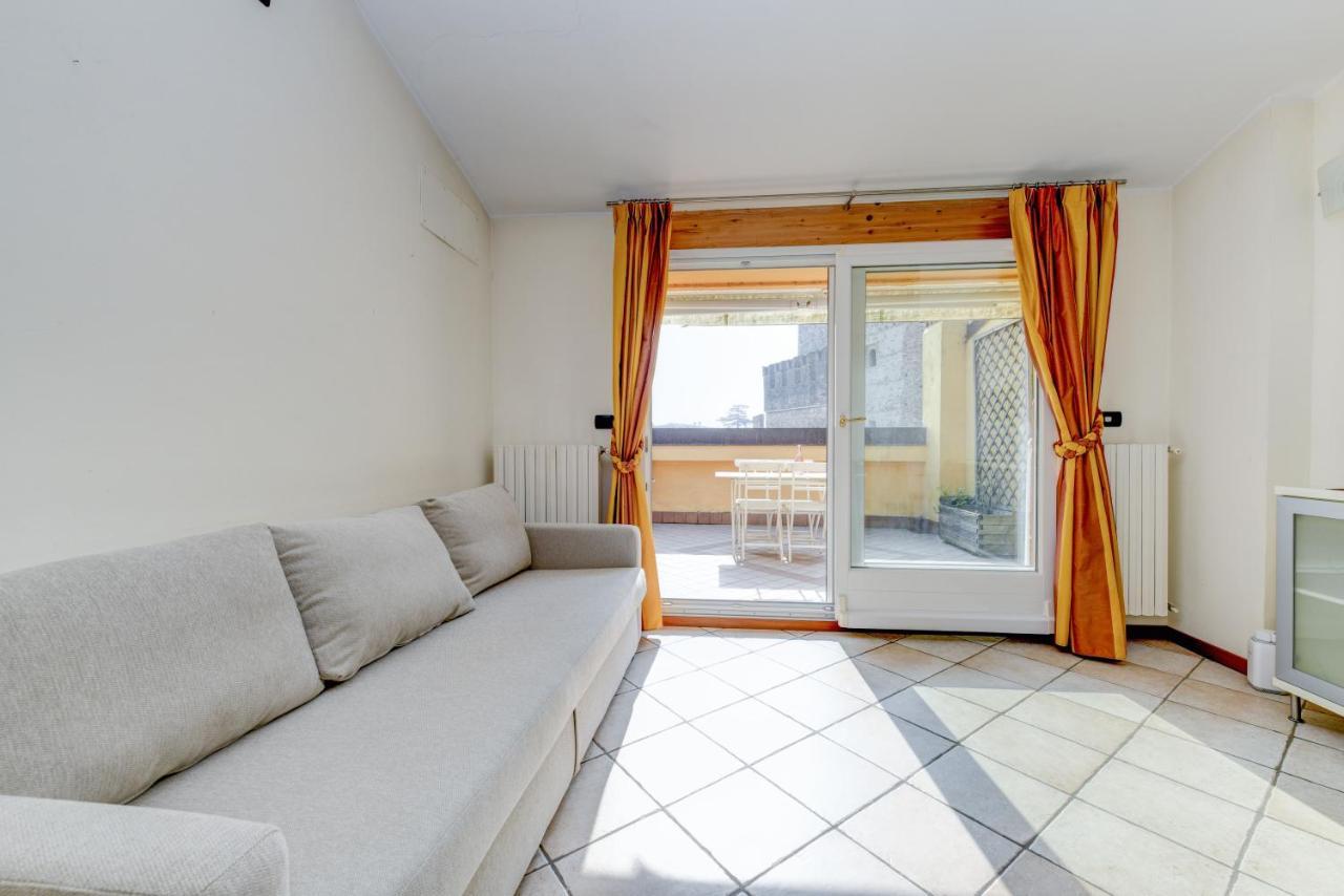 Sunset Apartment Home & Terrace Сирмионе Экстерьер фото