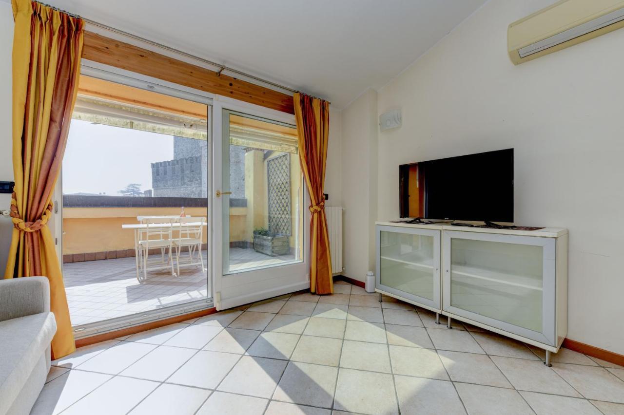 Sunset Apartment Home & Terrace Сирмионе Экстерьер фото