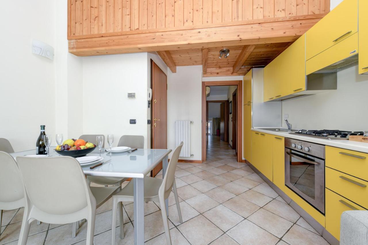 Sunset Apartment Home & Terrace Сирмионе Экстерьер фото