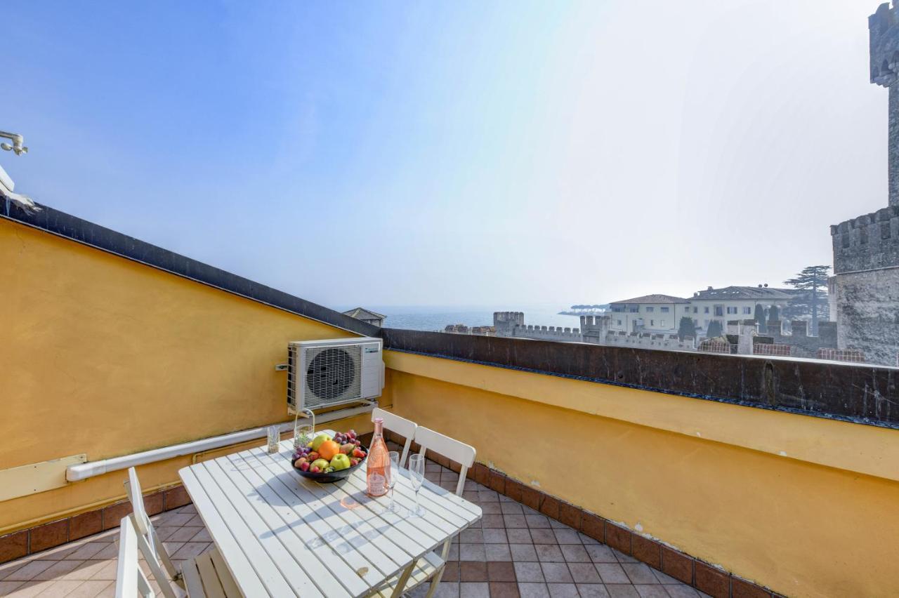 Sunset Apartment Home & Terrace Сирмионе Экстерьер фото